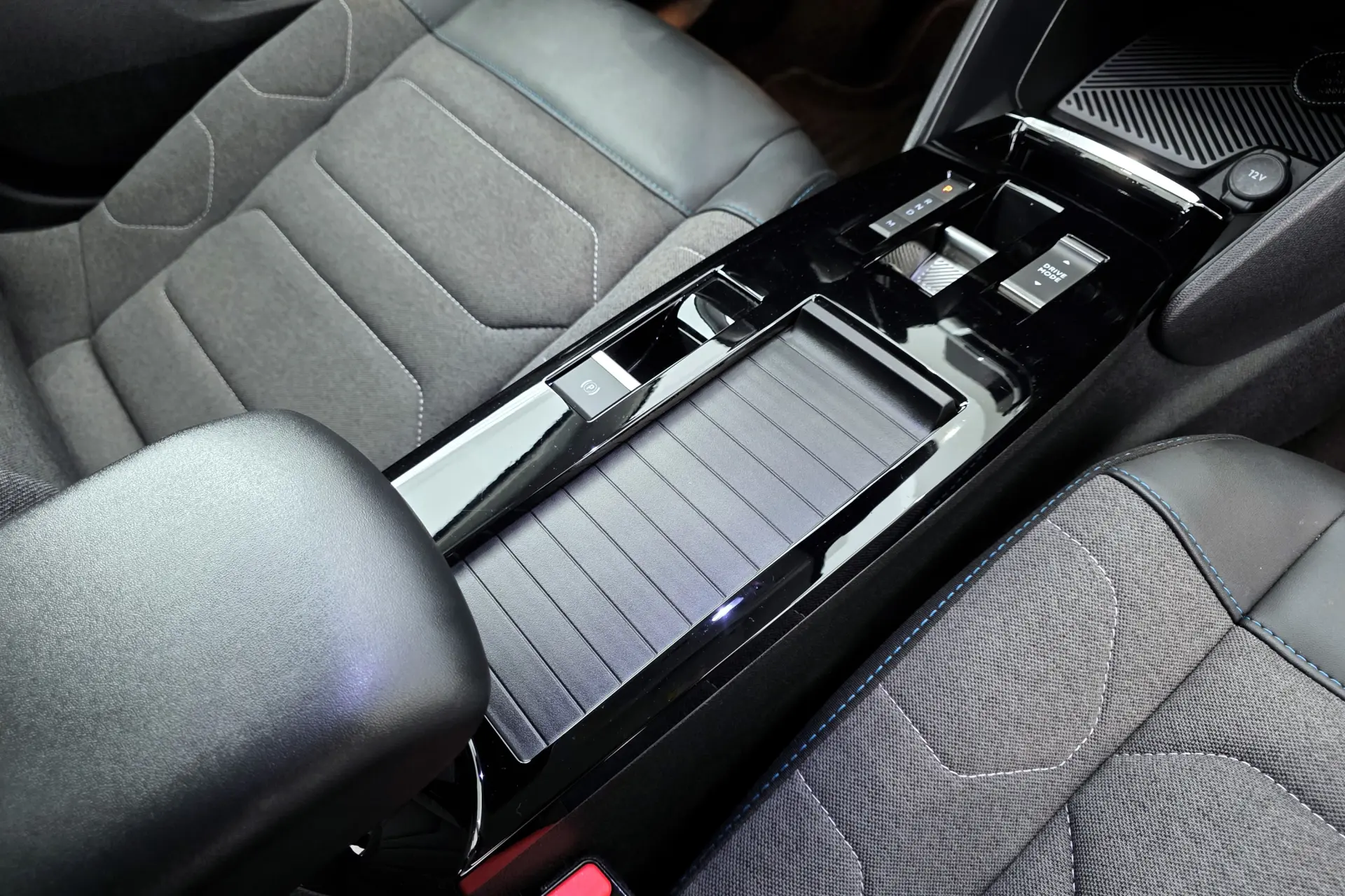 Citroen C4 PureTech 130 Stop&Start EAT8 C-SERIES 26