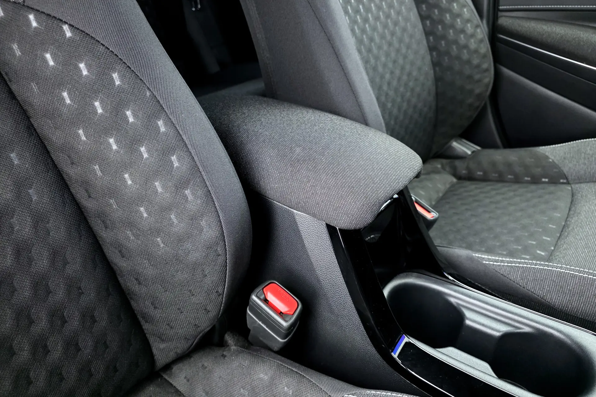 Toyota Corolla 1.8 Hybrid Comfort Plus 27