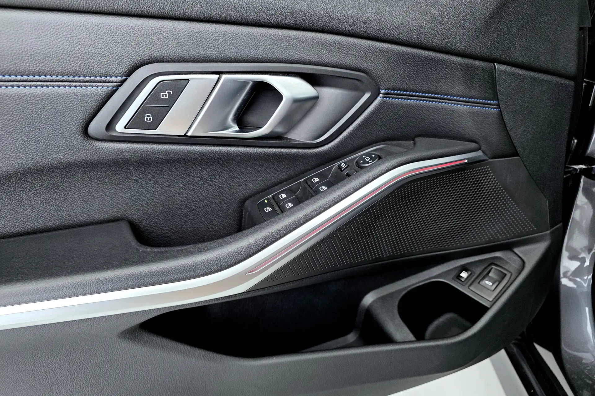 BMW 320 e Pack M Auto 9