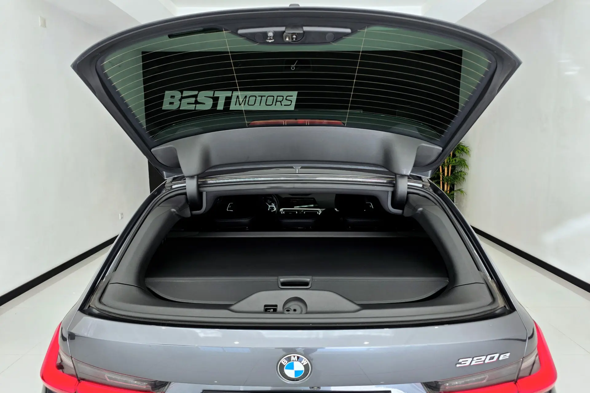 BMW 320 e Pack M Auto 16