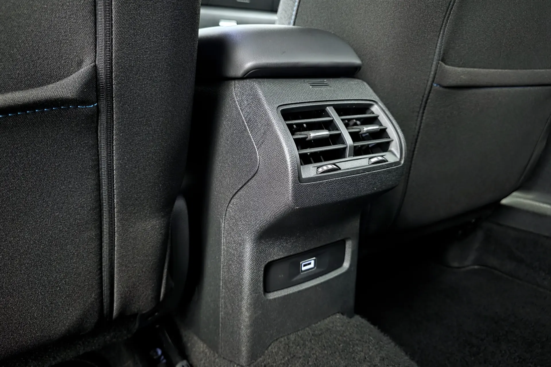 Citroen C4 PureTech 130 Stop&Start EAT8 C-SERIES 12