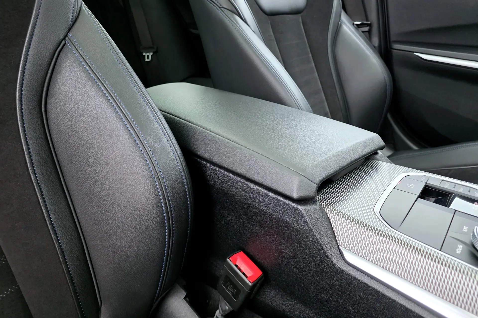 BMW 320 e Pack M Auto 35