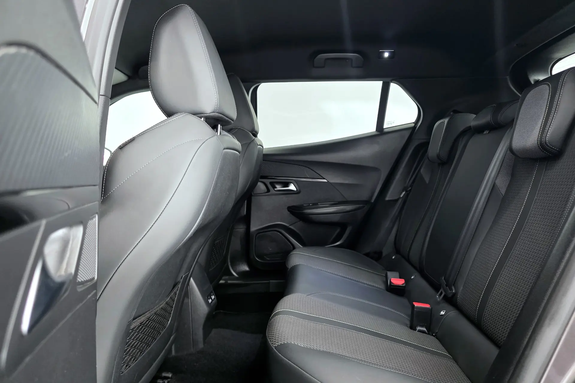 Peugeot 2008 1.5 BlueHDi GT Line EAT8 11