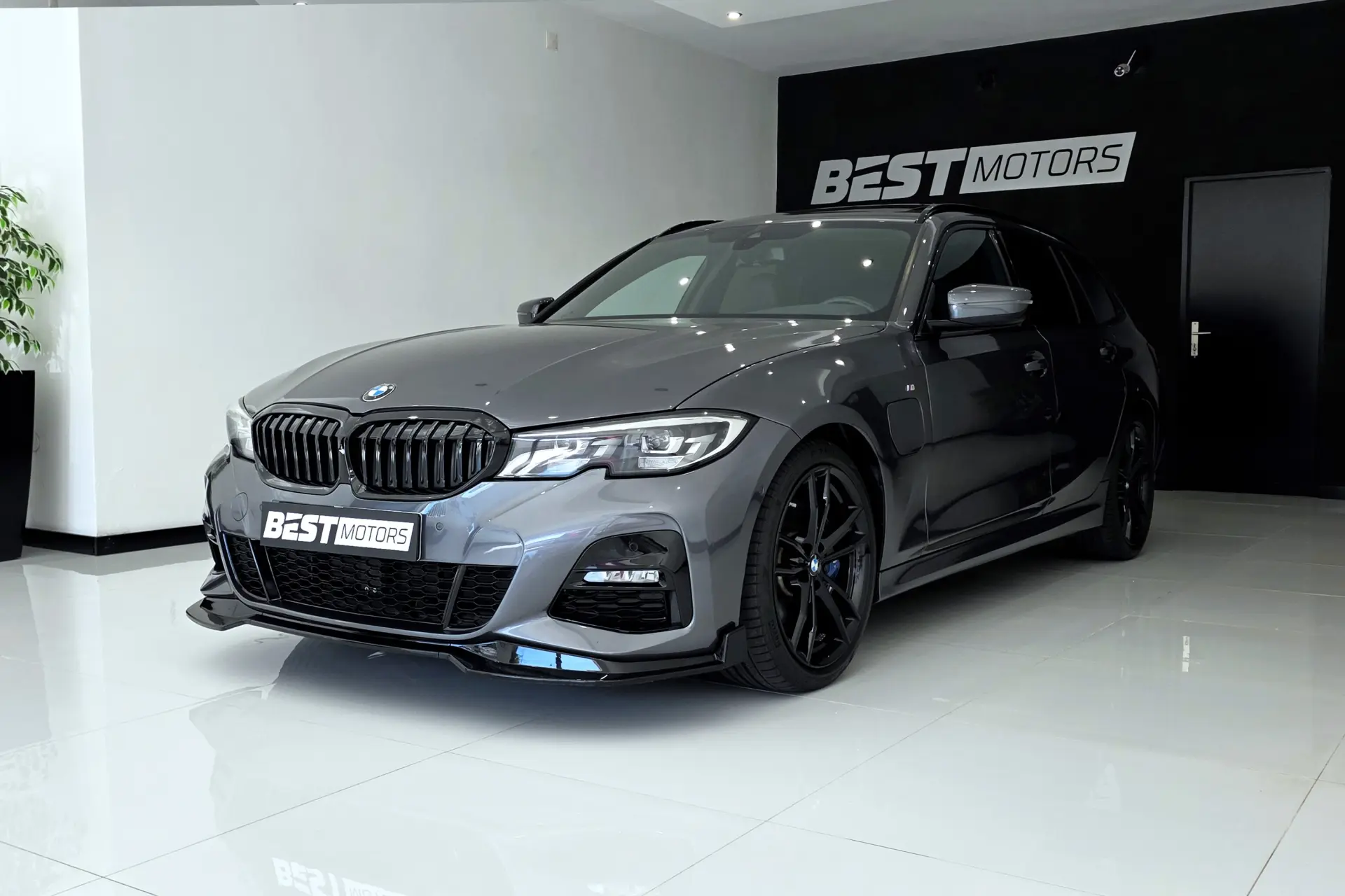 BMW 320 e Pack M Auto 4