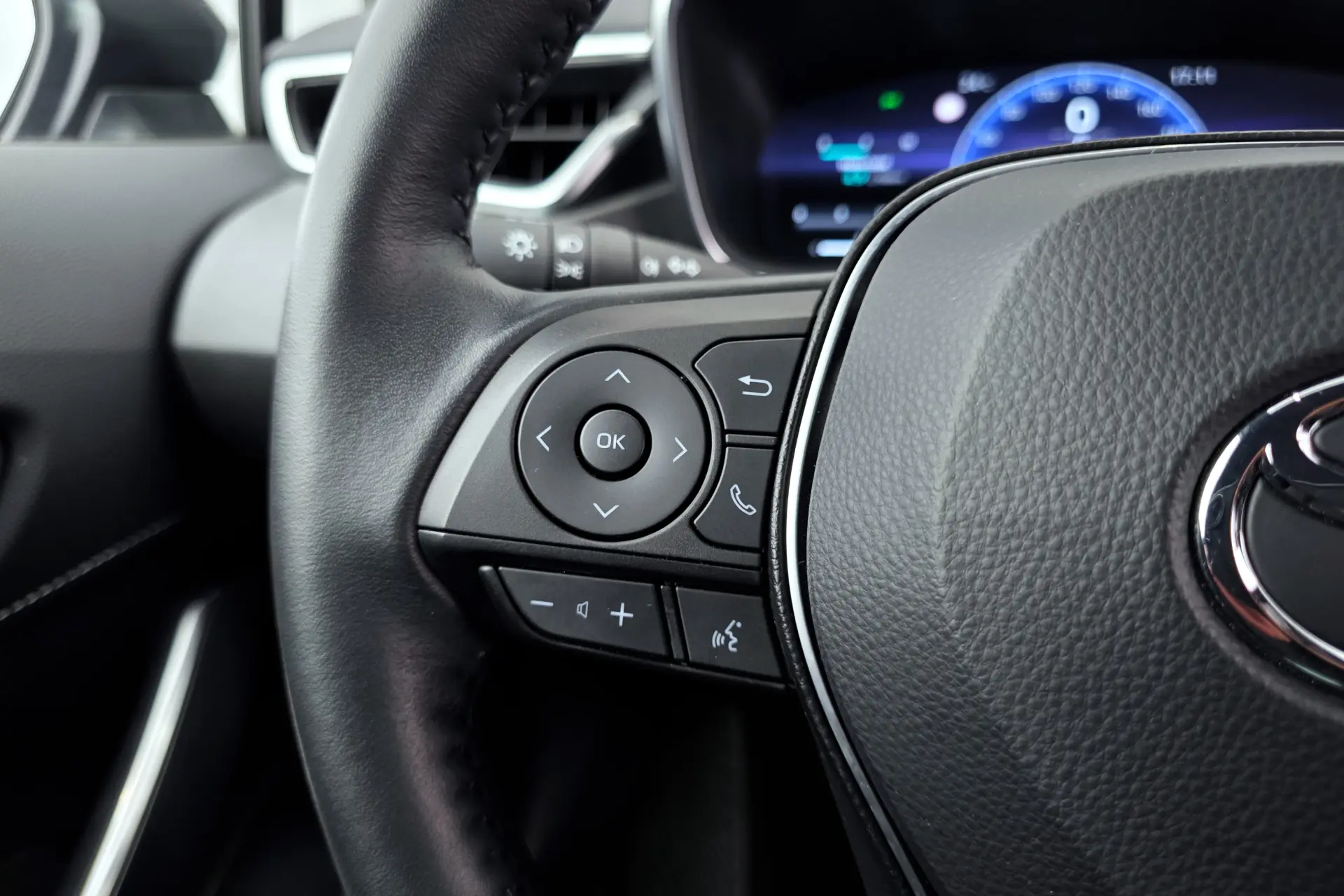 Toyota Corolla 1.8 Hybrid Comfort Plus 17
