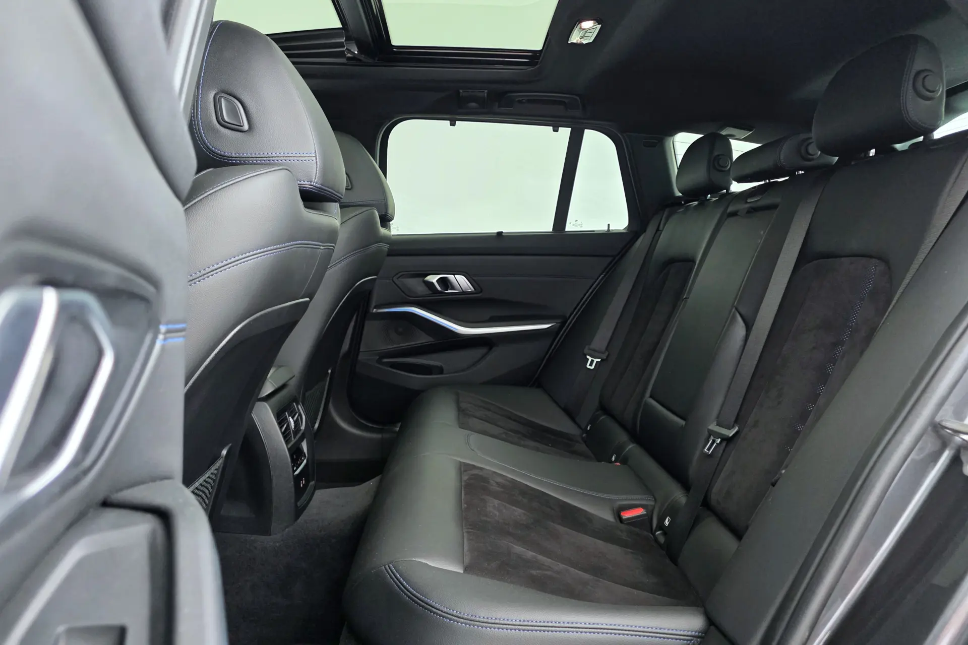 BMW 320 e Pack M Auto 12