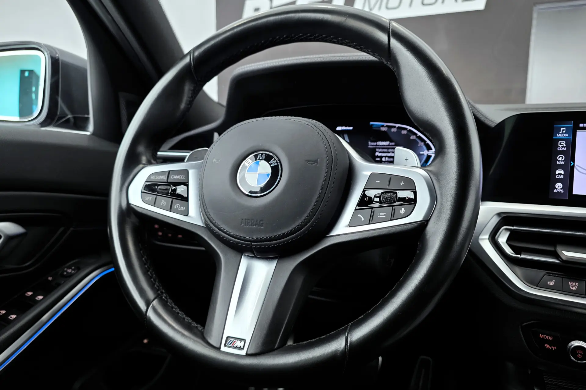 BMW 320 e Pack M Auto 23