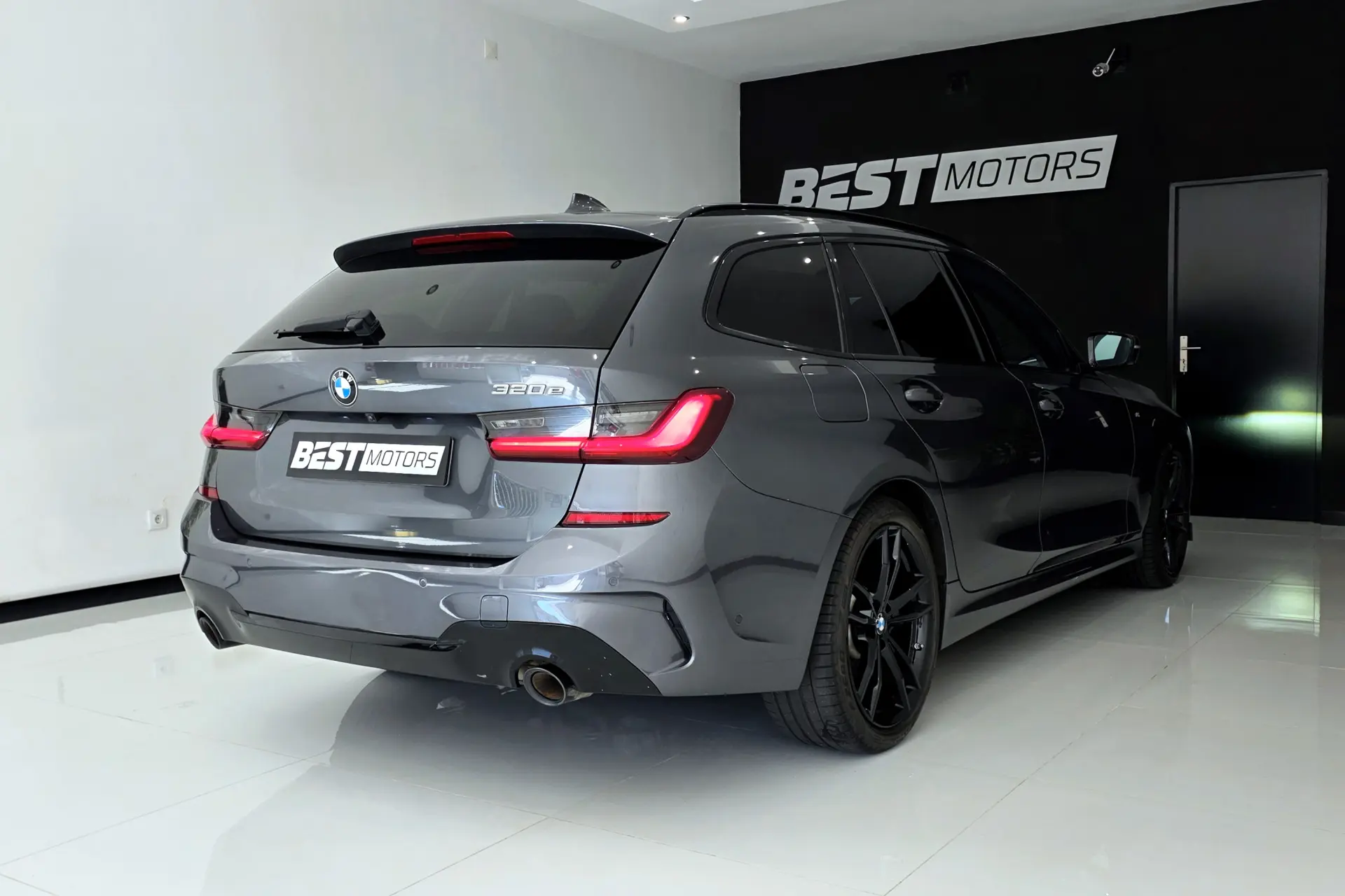 BMW 320 e Pack M Auto 5