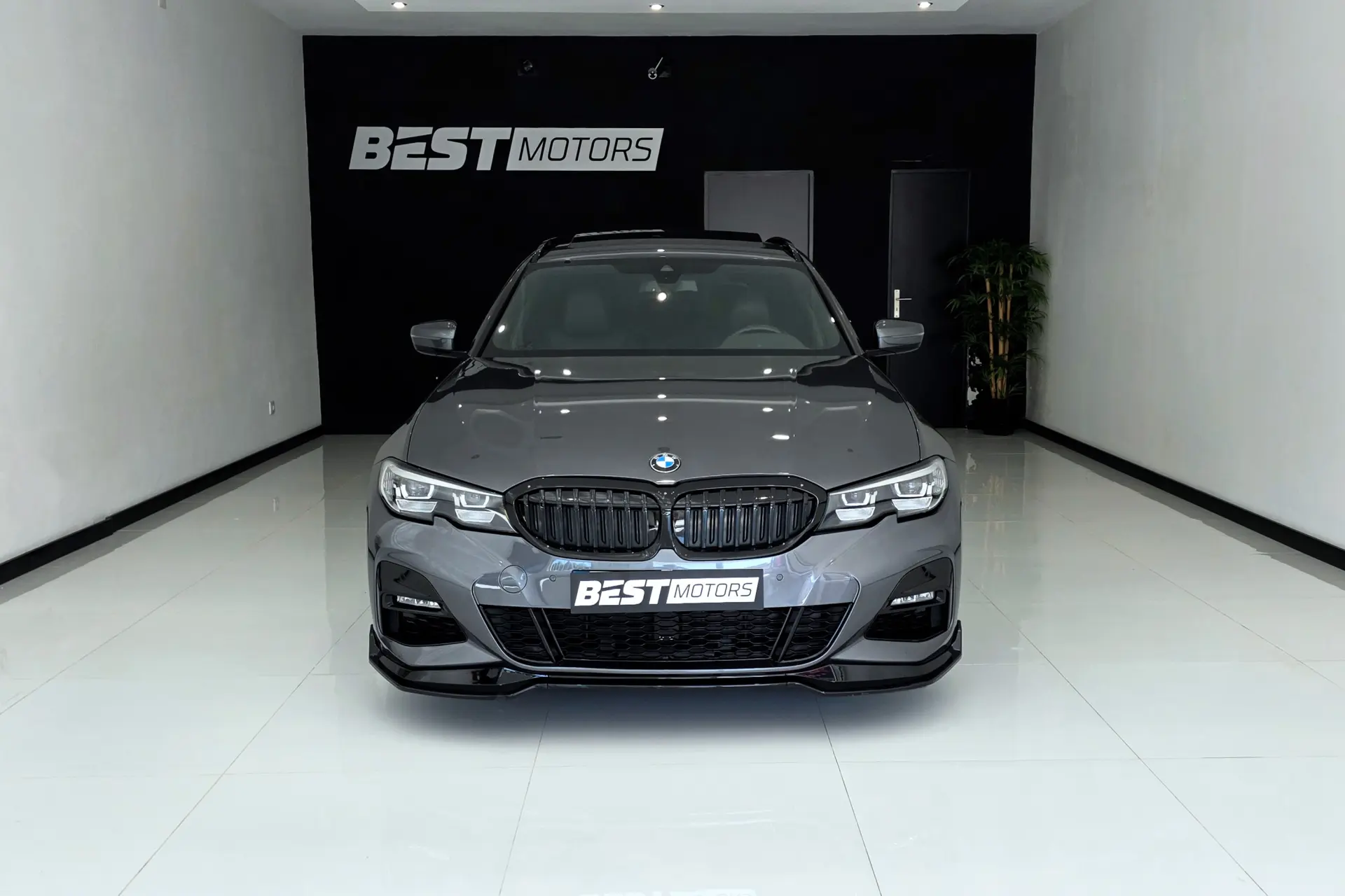 BMW 320 e Pack M Auto 2