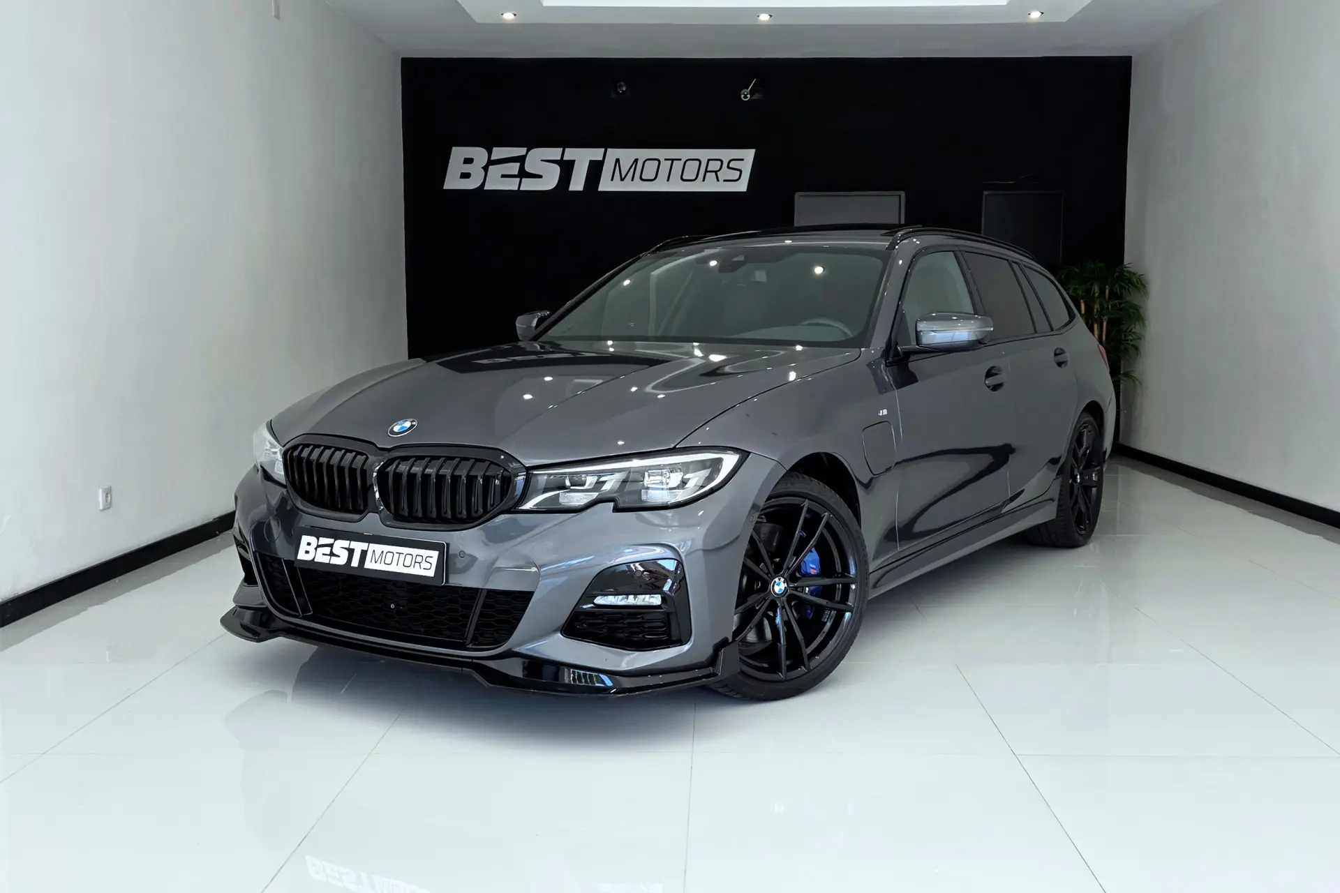 BMW 320 e Pack M Auto 1