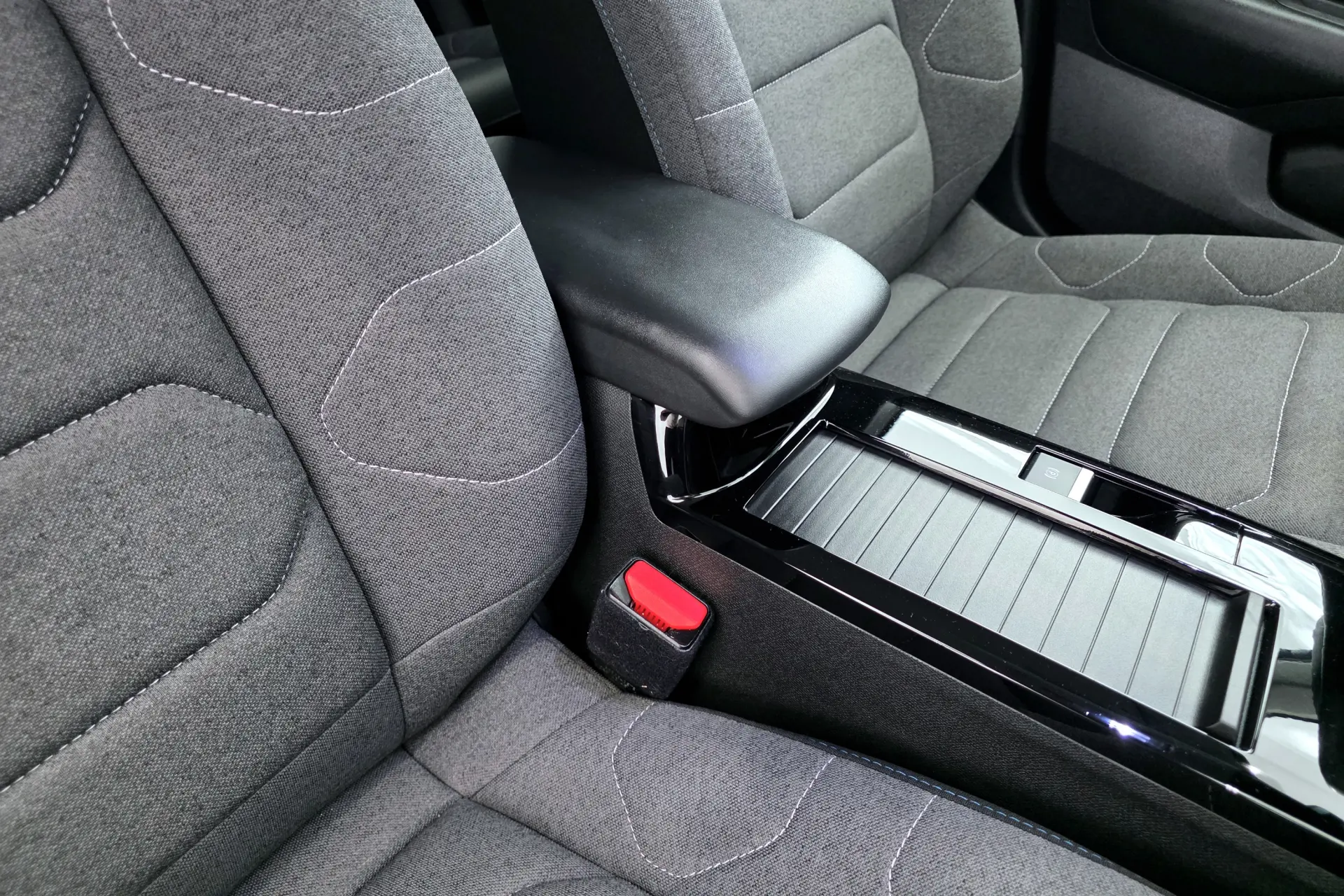 Citroen C4 PureTech 130 Stop&Start EAT8 C-SERIES 27