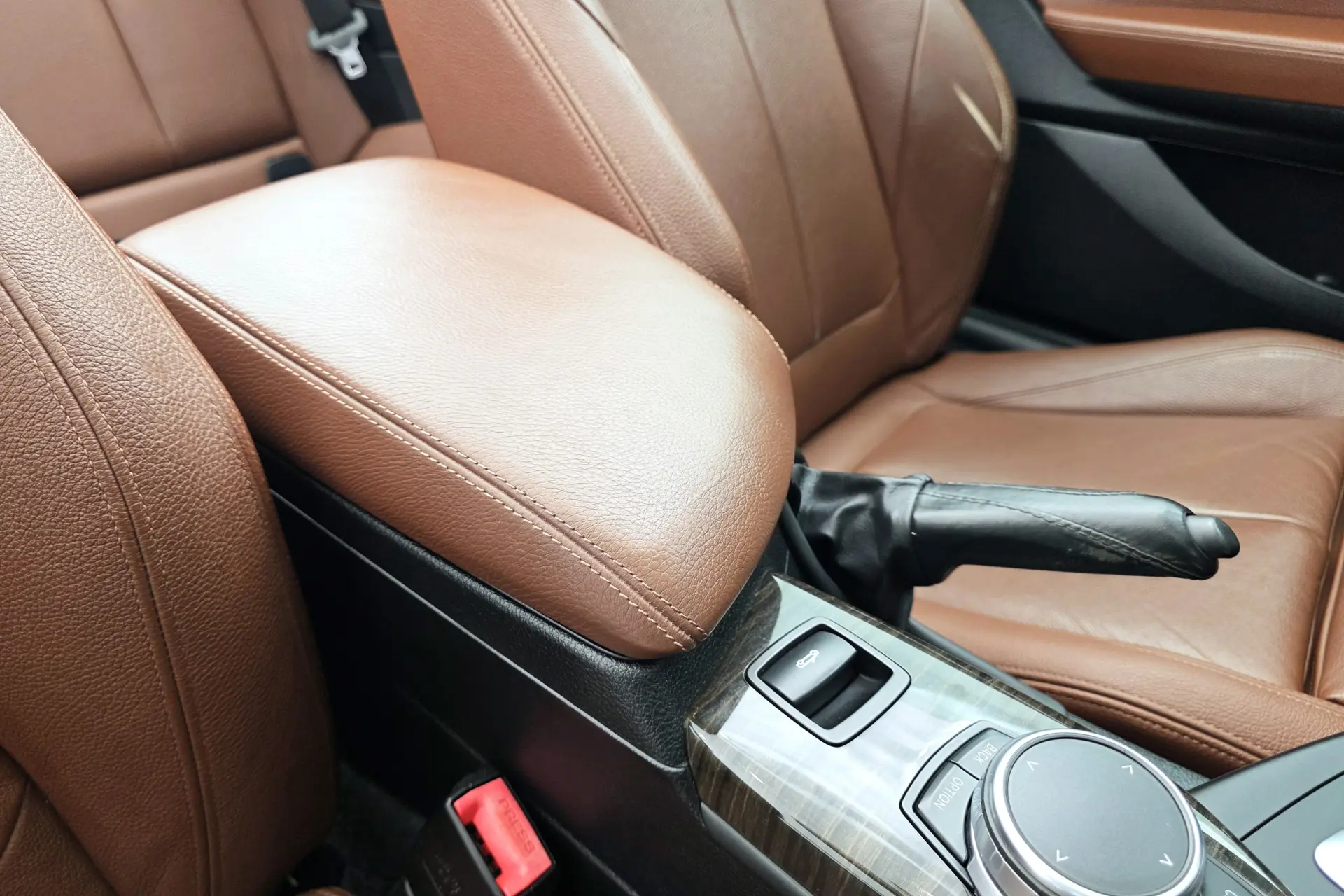 BMW M240i xDrive Auto 27