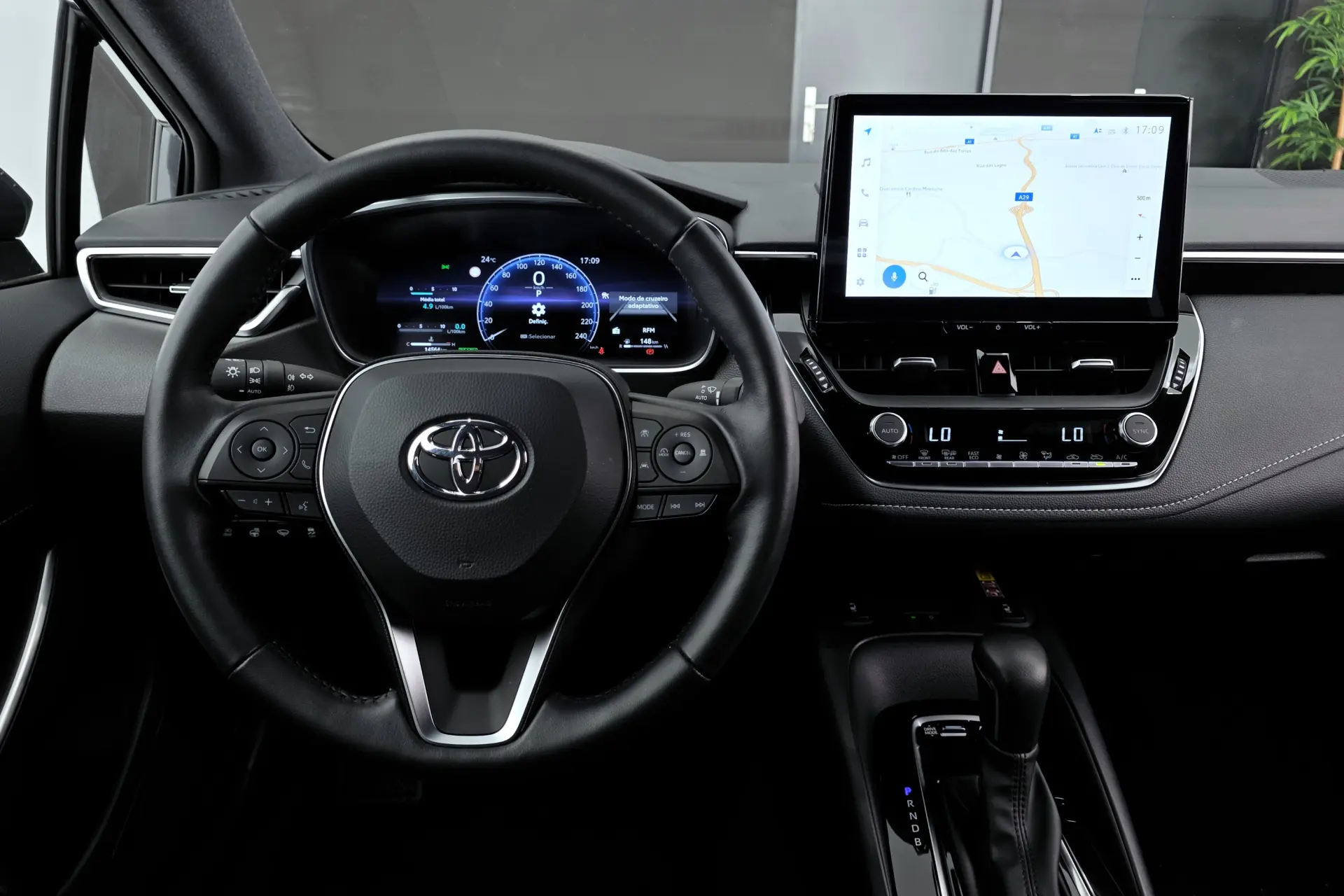 Toyota Corolla 1.8 Hybrid Comfort Plus 13