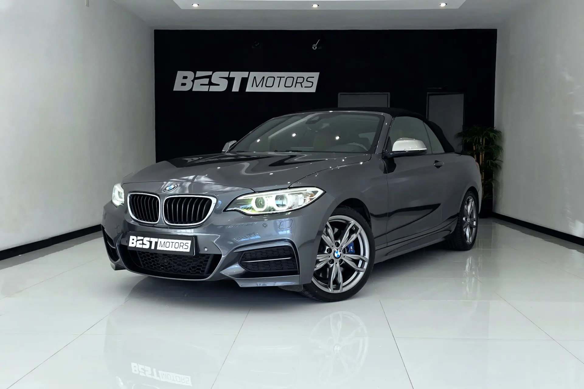 BMW M240i xDrive Auto 1