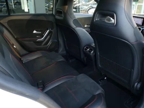 Mercedes-Benz A 180 d AMG Line Aut. 32