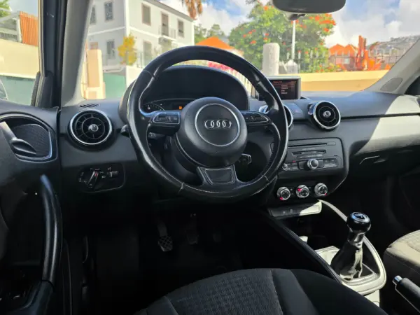 Audi A1 1.6 TDI S-line 22