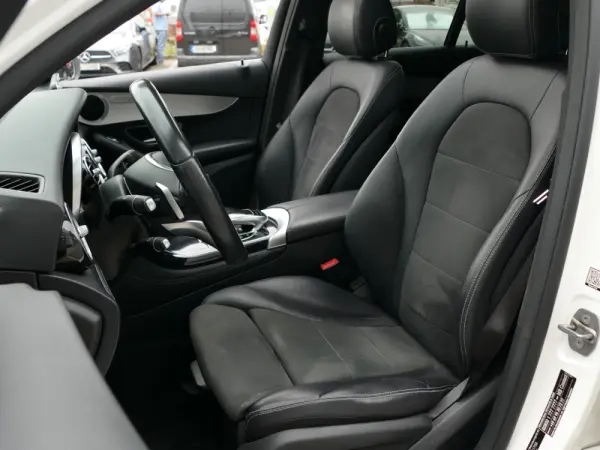 Mercedes-Benz GLC 220 d 4Matic 9G-TRONIC AMG Line 29