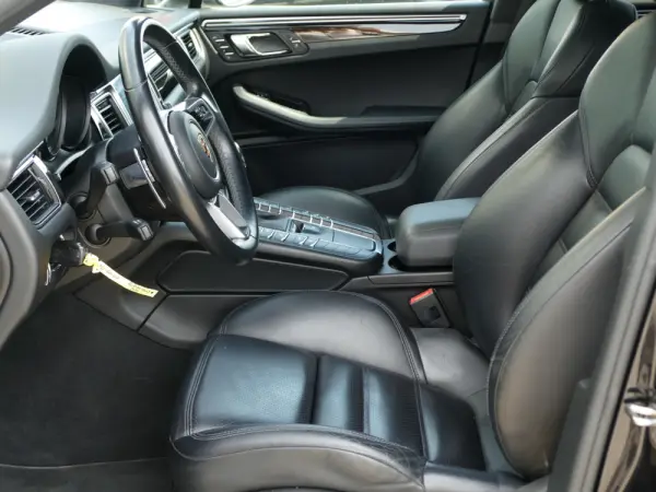 Porsche Macan S 29