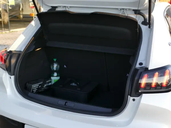 Peugeot e-208 50 kWh GT 11
