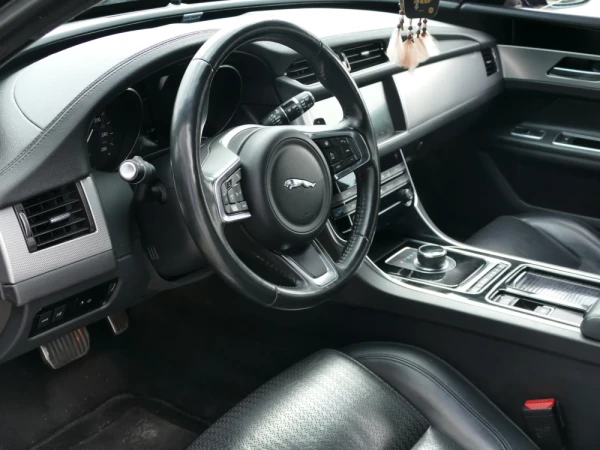 Jaguar XF Sportbrake 2.0 D Prestige Aut. 31