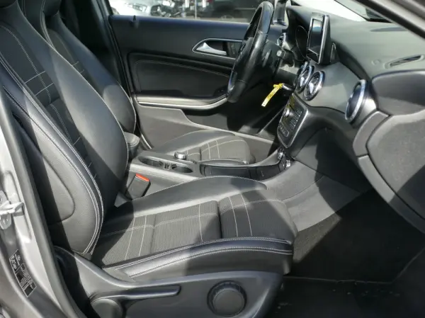 Mercedes-Benz GLA 180 d Urban Aut. 29
