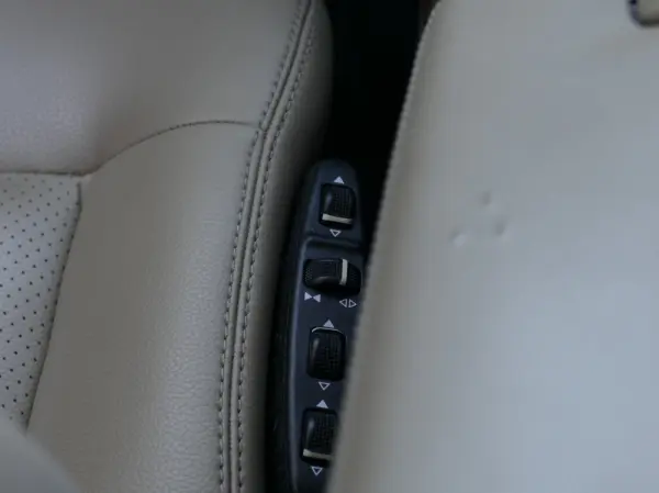 Mercedes-Benz E 220 CDi Avantgarde BE Auto. 38