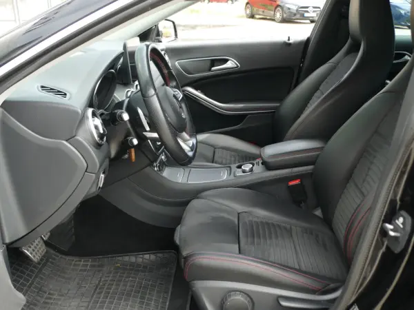 Mercedes-Benz CLA 200 d AMG Line Aut. 25