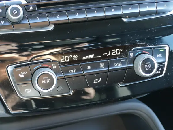 BMW X1 16 d sDrive Advantage 23