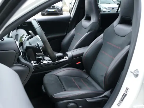 Mercedes-Benz A 35 AMG 4Matic 26
