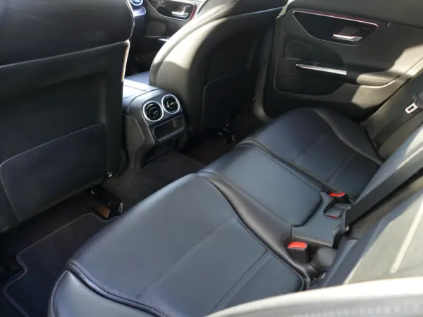 Mercedes-Benz C 300 e Avantgarde 34