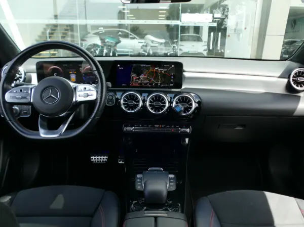 Mercedes-Benz A 180 d AMG Line Aut. 38