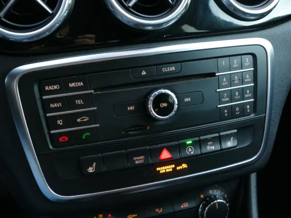 Mercedes-Benz GLA 220 d Urban 23