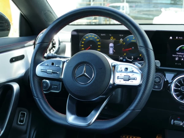 Mercedes-Benz CLA 200 Shooting Brake AMG Line Aut. 21