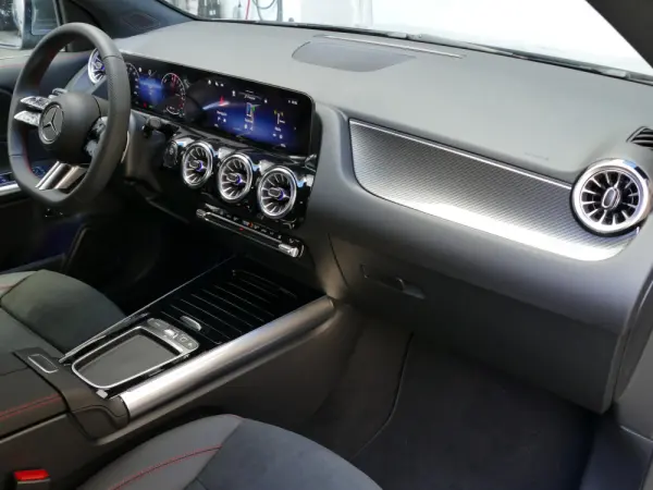 Mercedes-Benz GLA 250 e AMG Line 28