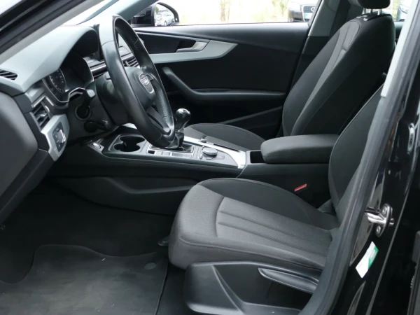 Audi A4 Avant 2.0 TDI Advance 24