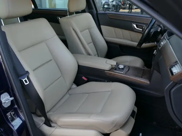Mercedes-Benz E 220 CDi Avantgarde BE Auto. 30