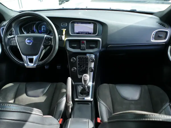 Volvo V40 1.6 D2 R-Design 34