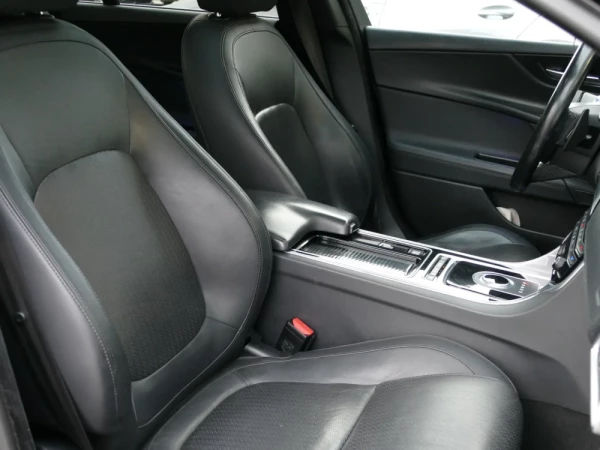 Jaguar XE 2.0 D R-Sport Aut. 14