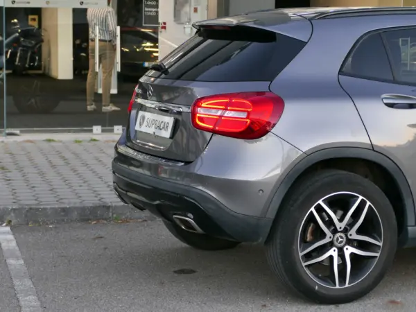 Mercedes-Benz GLA 220 d Urban 6