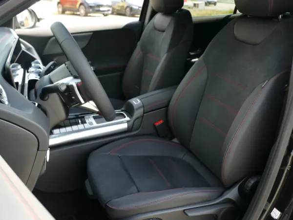 Mercedes-Benz EQA 250+ AMG Line 29