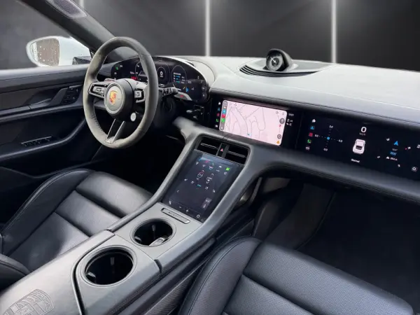 Porsche Taycan Turbo S 14