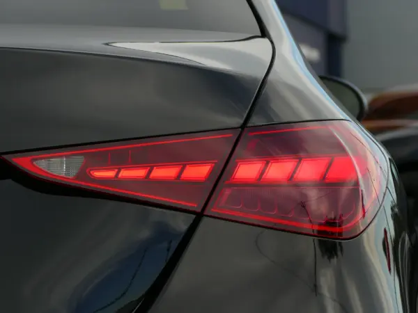 Mercedes-Benz C 300 e AMG Line 11