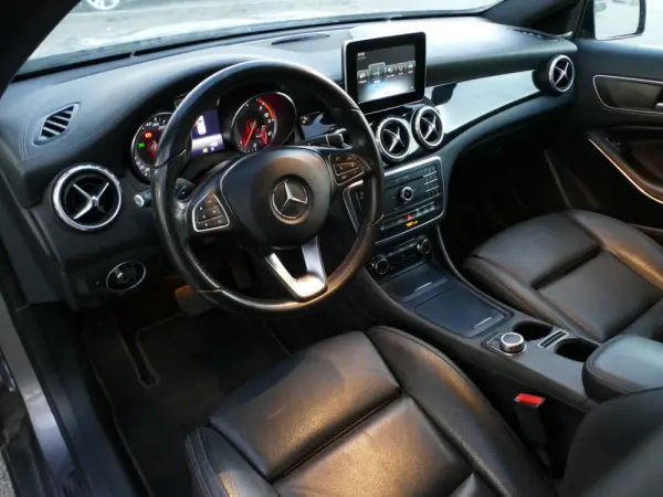 Mercedes-Benz GLA 220 d Urban 25