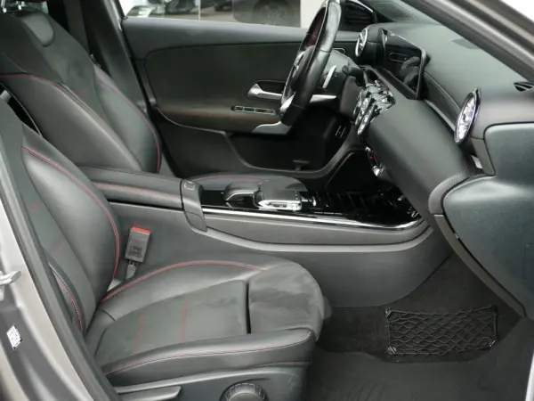 Mercedes-Benz A 180 Limousine d AMG Line Aut. 30