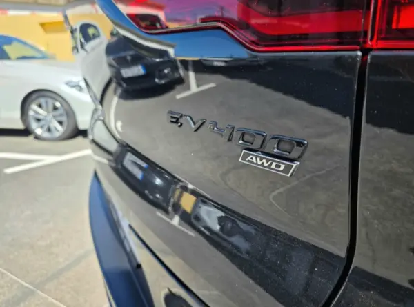 Jaguar I-Pace EV400 R-Dynamic SE AWD 8