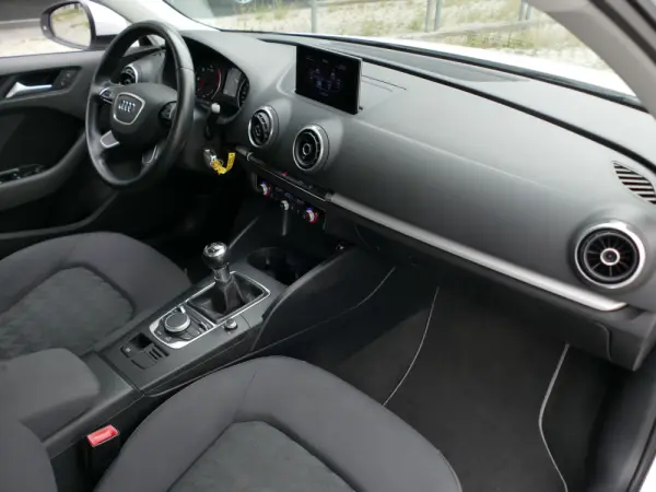 Audi A3 Sportback 1.6 TDI Advance Ultra 26