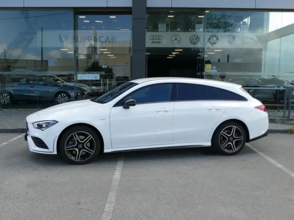 Mercedes-Benz CLA 250 e Shooting Brake AMG Line 17