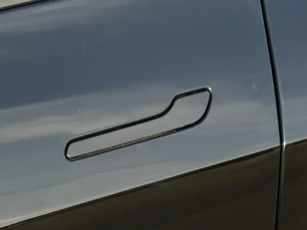 Tesla Model Y Standard 8