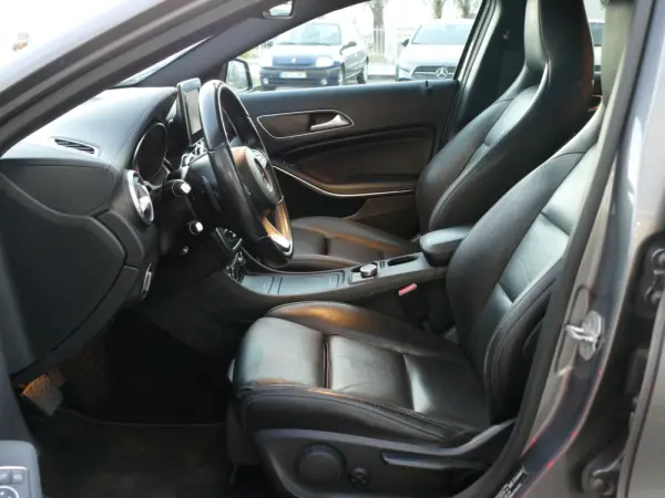Mercedes-Benz GLA 220 d Urban 27