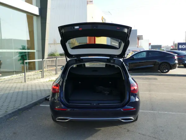 Mercedes-Benz C 300 e Avantgarde 16